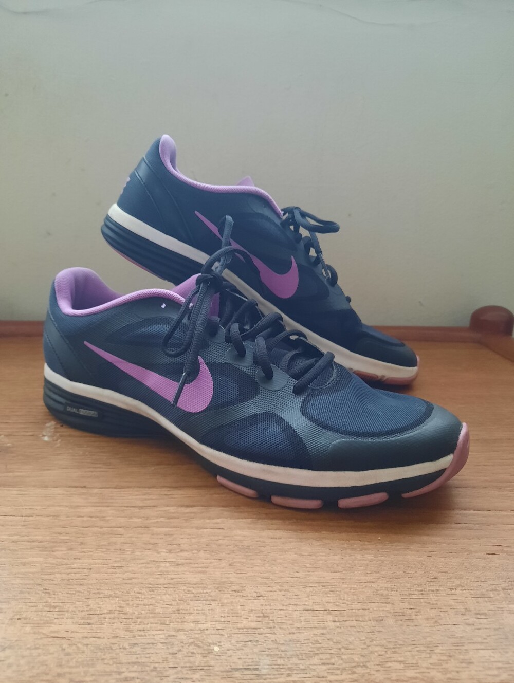 Nike Women's Navy Athletic Sneakers with Pink Swoosh